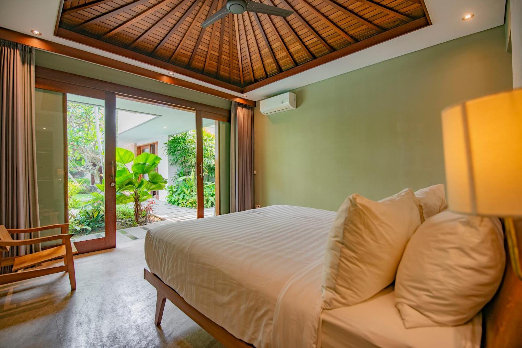 विला Kejora Beachfront Sanur (Bali)